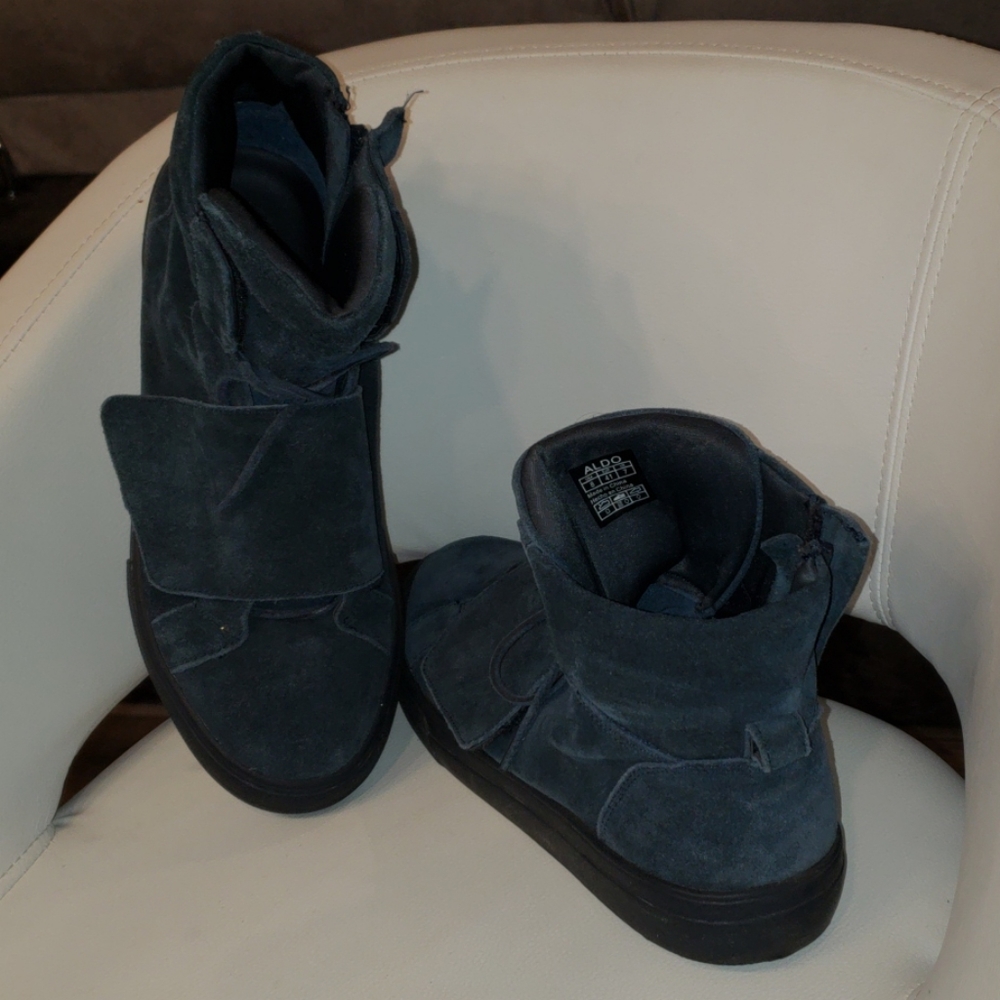 Suede soft navy blue men booties .